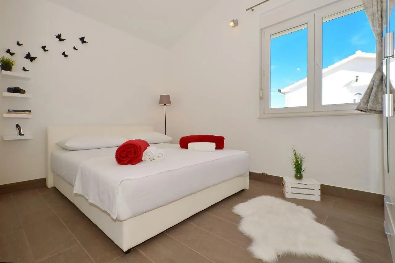Stunning View Apartment With Pool Trogir Croatia